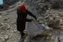 © Copyright - Raphael Kessler 2013 - England - Lulworth Cove - Melanie looks for fossils