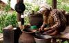 (c) Copyright - Raphael Kessler 2011 - Myanmar - Taungyoe woman